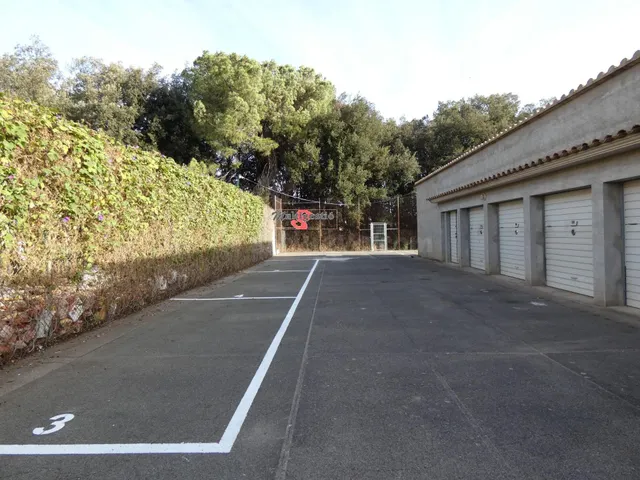 CALONGE: Alquiler PARKIGNS. REMOLQUES, BARCOS, AUTOCARAVANAS - foto 3