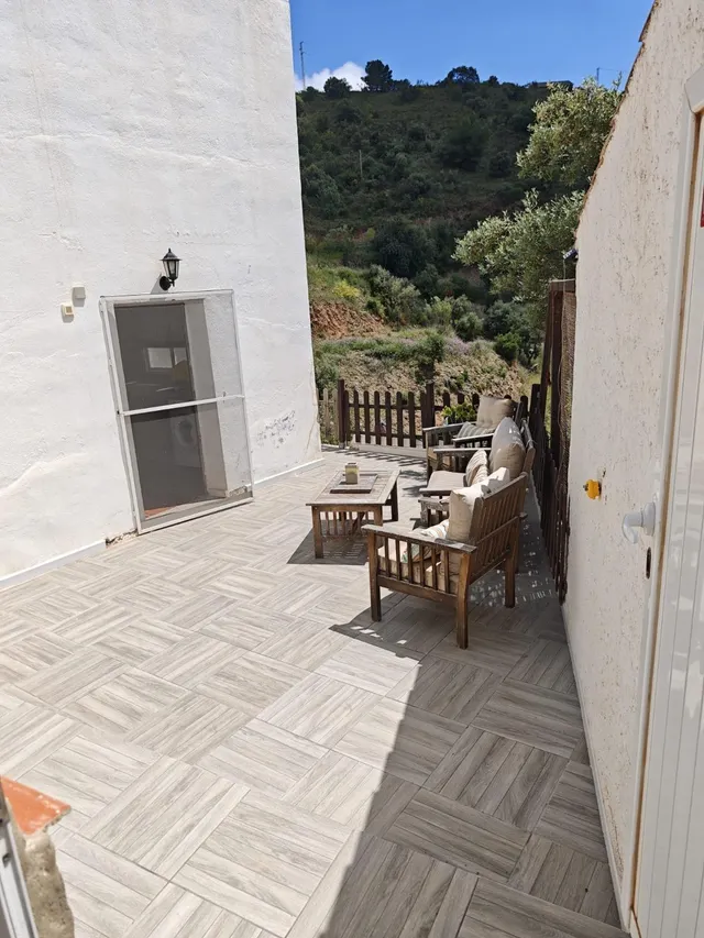 Casa rústica con terrazas y vistas a la montaña en Totalán — 20