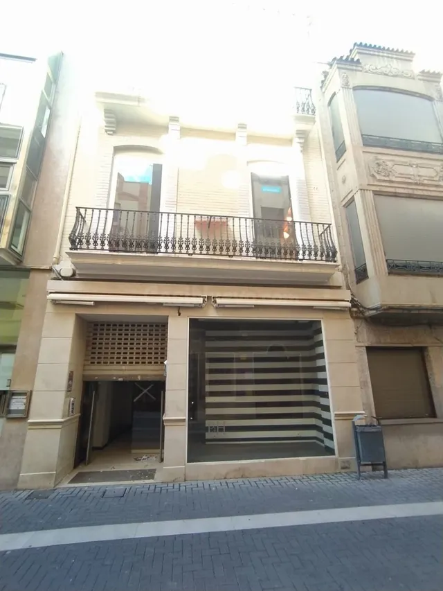 FANTÁSTICO LOCAL COMERCIAL EN CALLE MAYOR - foto 2