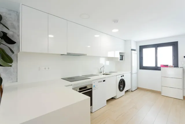 VIVIENDA ADOSADA A ESTRENAR — 14