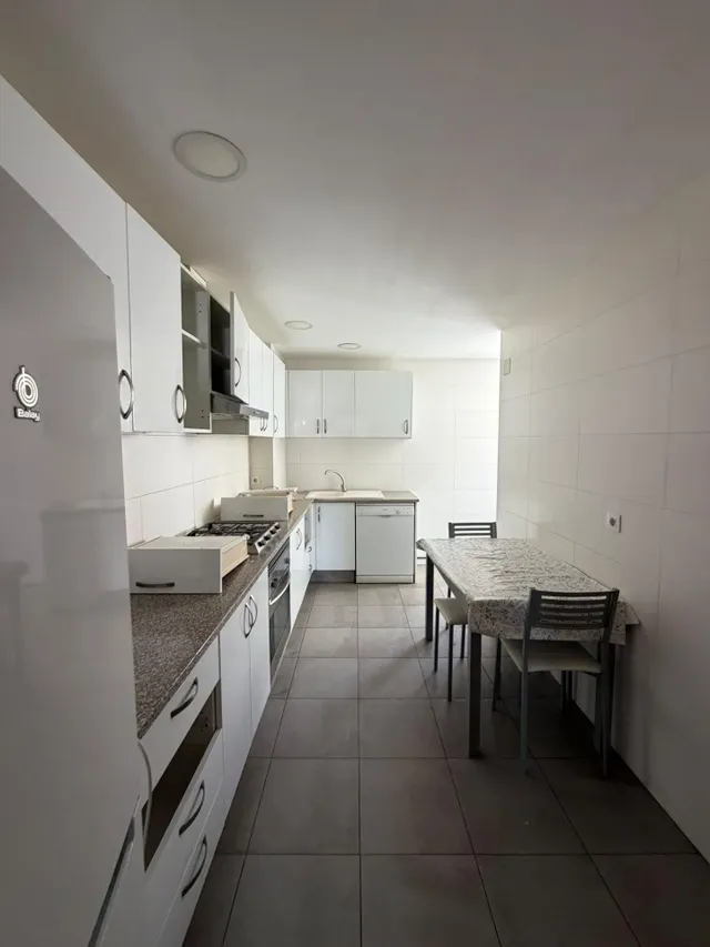 ALQUILER DE EXCELENTE Y AMPLIA VIVIENDA QUE HACE ESQUINA EN ZONA CENTRO DE ALICANTE — 21