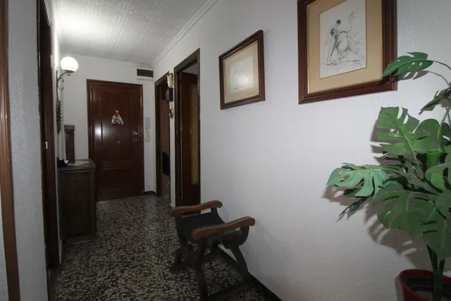 Gran piso en el centro de Torrevieja con 4 dormitorios a 900m del mar — 22