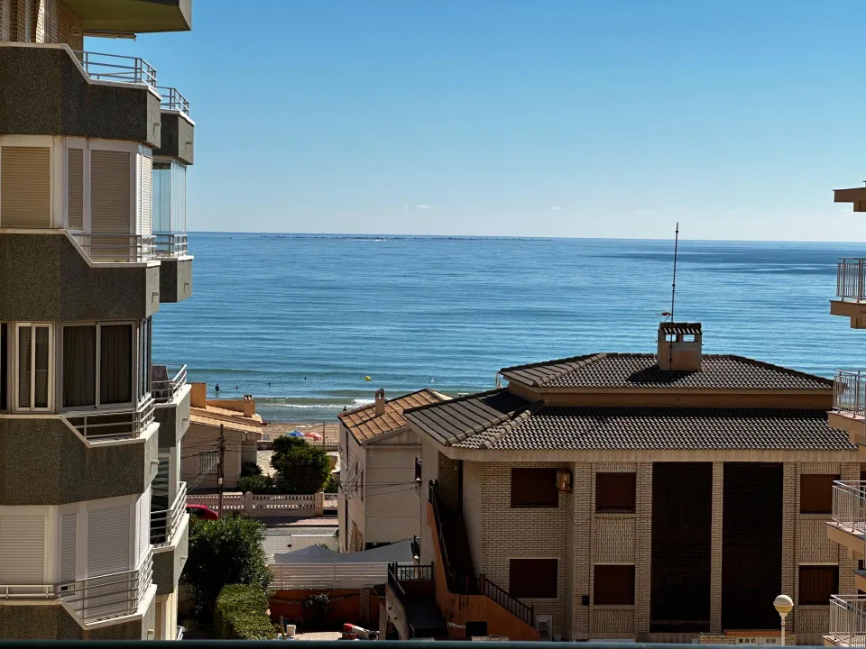 Piso renovado a pocos metros de la playa en la mejor área de Guardamar del Segura.