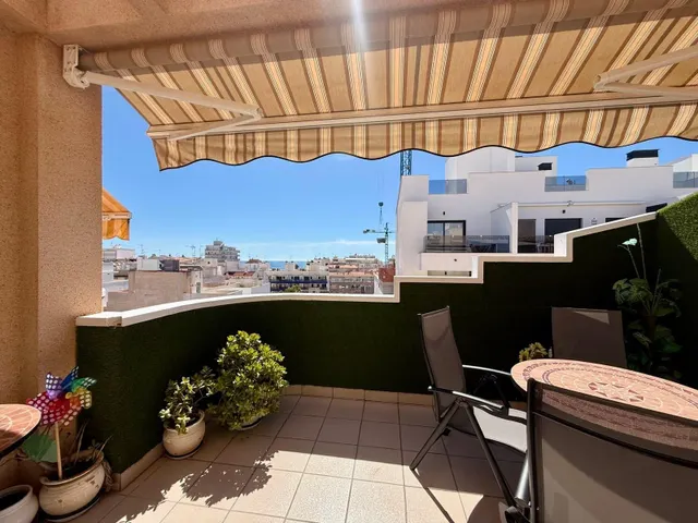 Ático de 3 dormitorios con vistas al mar, orientación Sur, g