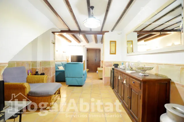 AMPLIA CASA  REFORMADA ESQUNERA CON TERRAZA Y BARBACOA — 45