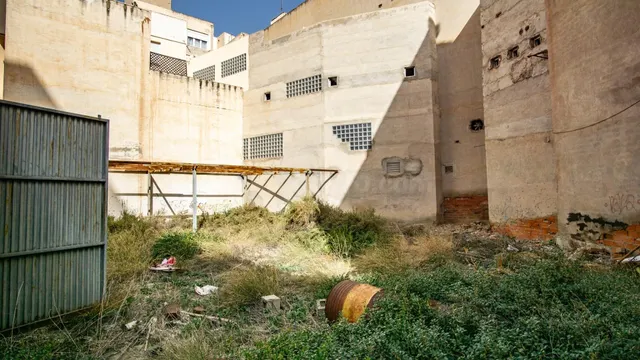 Suelo urbano sin edificar ideal para hacer viviendas - foto 3