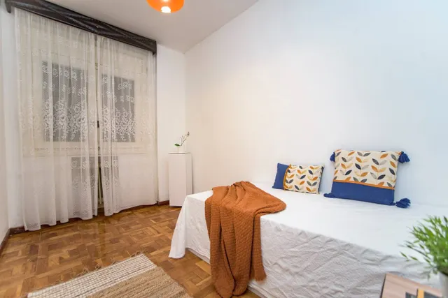 Piso en travesía Bayona 4, Pamplona — 25