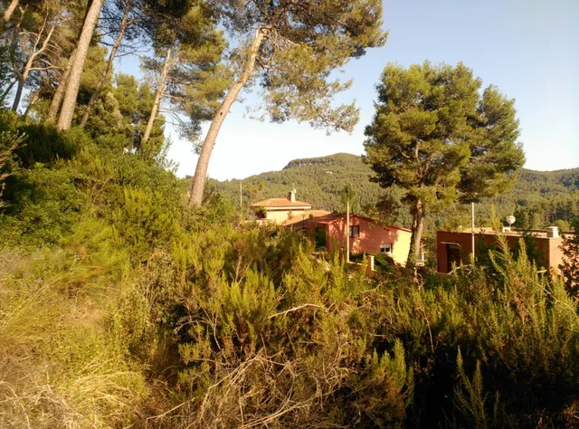 Espectacular terreno que da a dos calles, en Corbera de Llobregat, cerca Hotel Can Fisa. — 20