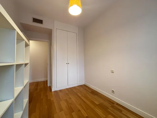 Piso EXTERIOR de 3 DORM con 2 plazas de garaje y piscina en Sanchinarro — 16