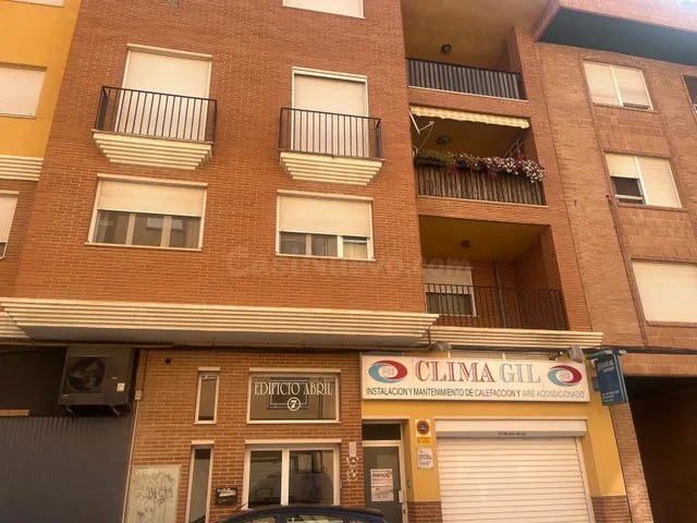 AMPLIO Y MODERNO PISO SEMINUEVO CON COCHERA Y TRASTERO / AMU