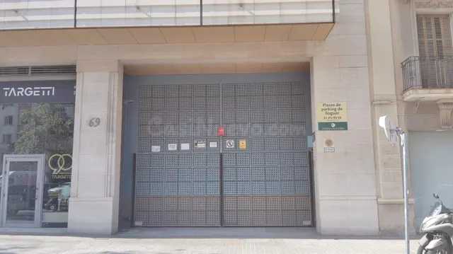 Parking 12m² en alquiler - Eixample