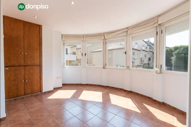FANTÁSTICO TRÍPLEX EN CÁJAR: UNA VIVIENDA LLEVA DE AMPLITUD Y LUMINOSIDAD — 22