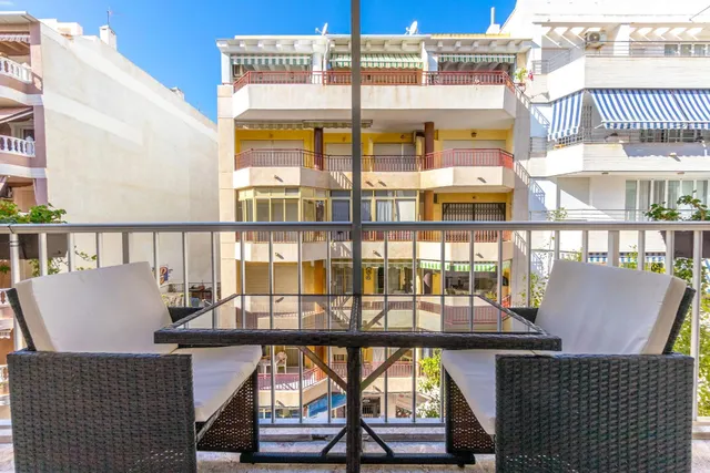 Elegante apartamento reformado de 3 dormitorios a 150 m de la playa del Cura, Torrevieja — 12