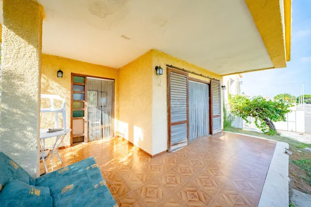 Chalet en primera línea de playa en torrenostra: una oportunidad para crear tu hogar junto al mar — 5