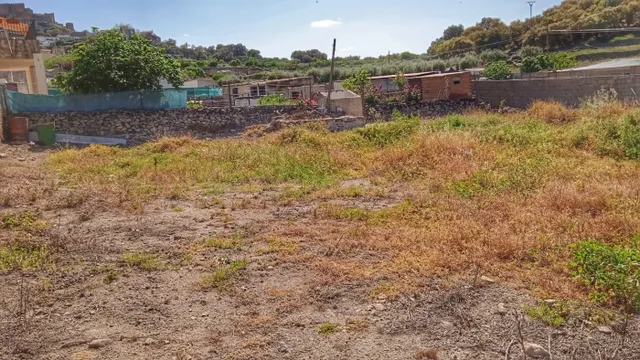 Terreno urbano con casa en Montanchez - foto 5