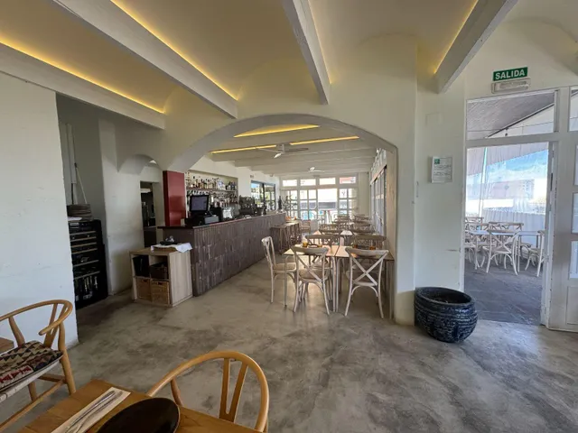 AMPLIO LOCAL EN VENTA EN NOGALERA — 11