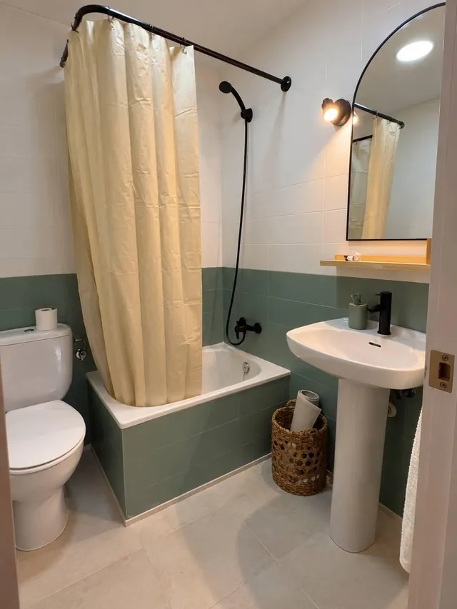 Piso reformado de 4 habitaciones y 2 baños en Malilla — 23