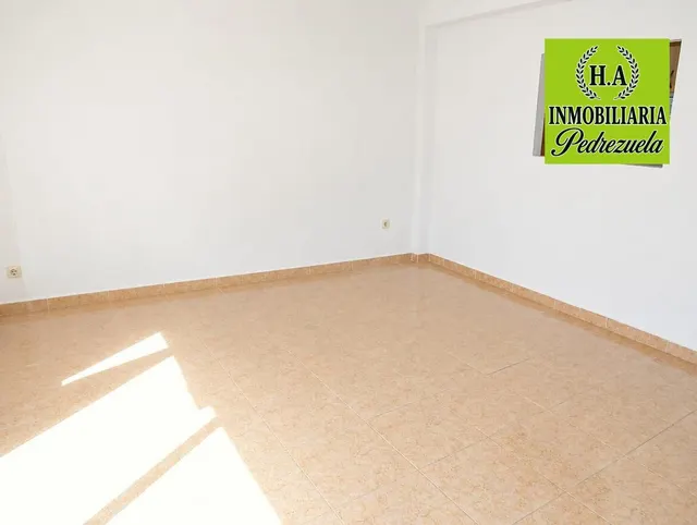 Oportunidad Única: Piso Luminoso en Pedrezuela con Plaza de Garaje — 6