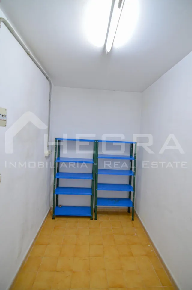 SE ALQUILA AMPLIO TRASTERO – PLAYA DEL CURA. Calle Ramón Gallud 200, en Torrevieja — 6