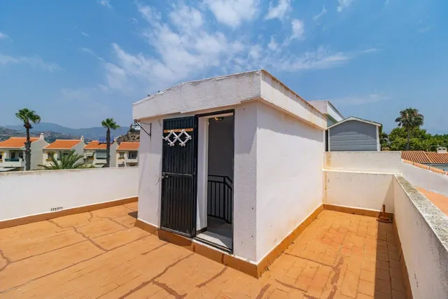 CASA EN SEGUNDA LÍNEA DE PLAYA, URBANIZACIÓN MARE NOSTRUM — 39
