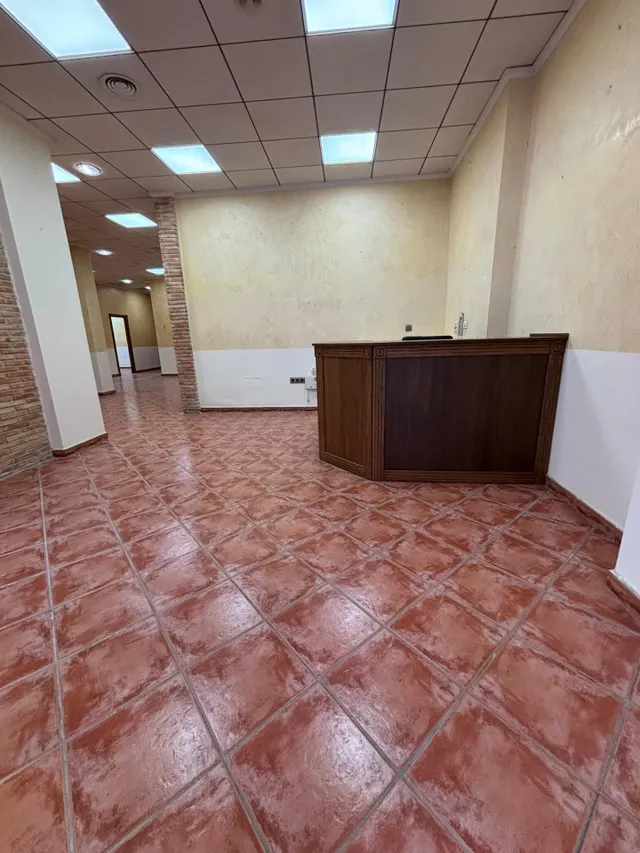 LOCAL COMERCIAL DE 300 m2 – ALQUILER CON OPCIÓN DE COMPRA — 8