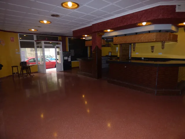Antiguo bar La Campana. 90m2, 2 aseos. Persiana motorizada. Preparado para negocio de hostelería. — 6