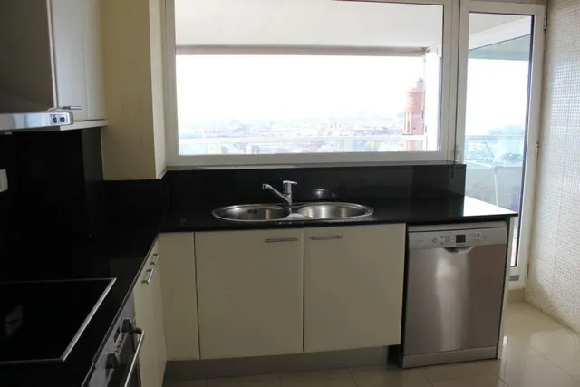 Alquiler Piso Diagonal Mar Con Vistas al Mar y Toda Barcelona — 9