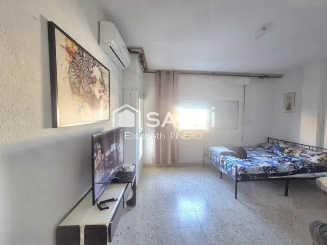 ¡Totalmente amueblado! Espacioso piso de 4 dorm. con gran te - foto 2