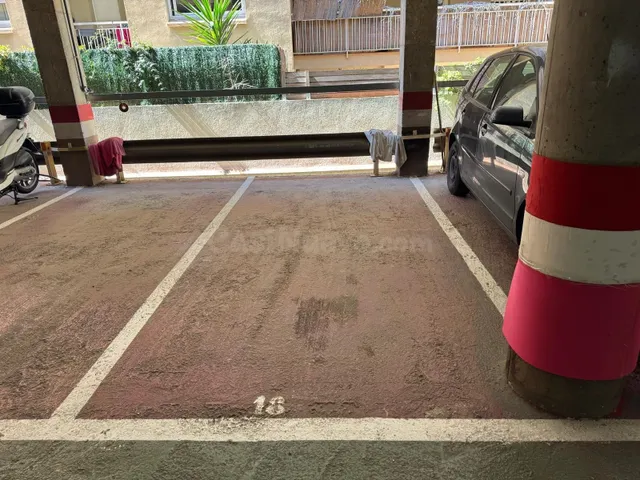 Plaza de parking de coche — 4