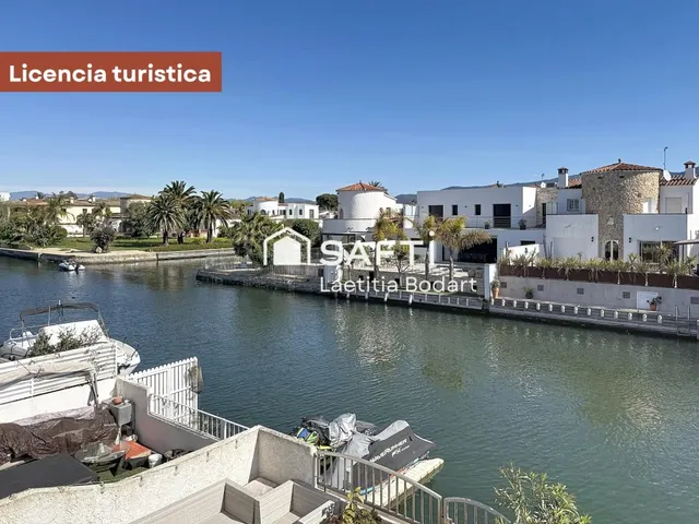 Casa de pescador con licencia turística y amarre - Empuriabrava — 25