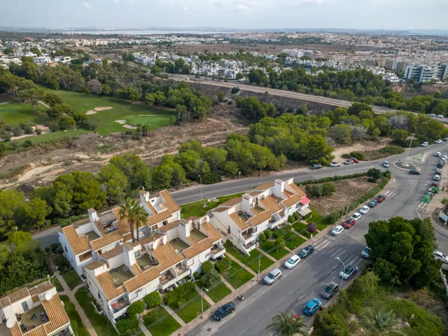 Bungalow en planta baja con 2 dormitorios, zona Villamartin — 35