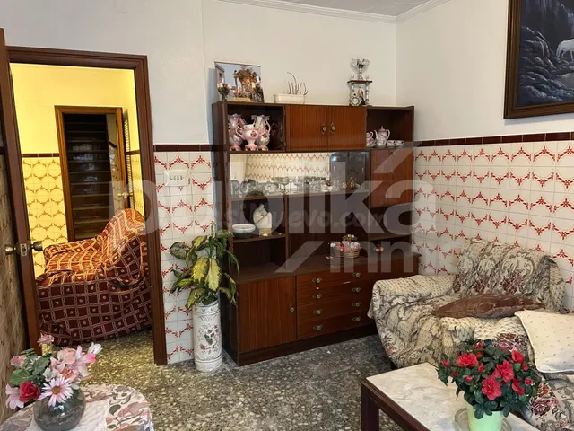 Vivienda unifamiliar con VADO en el corazón de Santa Pola - foto 3