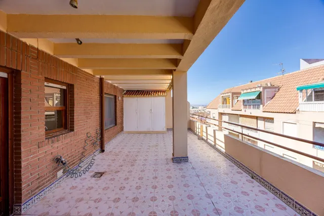 Atico de 2 dormitorios y gran terraza en Torrevieja - Acequión — 9