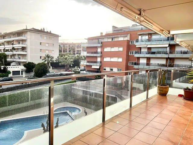 Alquiler de Piso zona Can Pei 3 hab. 2 bañ. parking piscina — 4