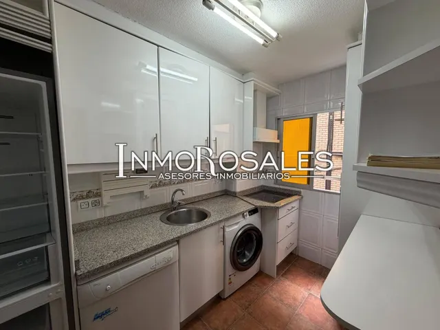 PISO EN VENTA EN AVENIDA DE ROSALES — 23