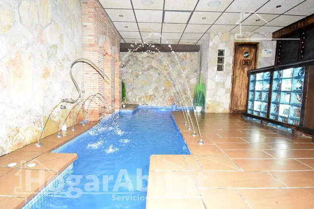 ESPECTACULAR ADOSADO SEMINUEVO DE ENSUEÑO CON PISCINA CLIMAT