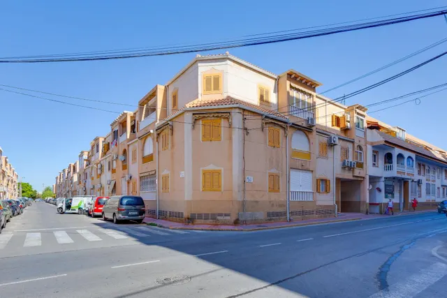 Apartamento de 3 dormitorios y piscina comunitaria en Acequion, Torrevieja — 28