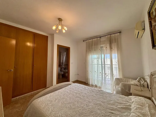 Dúplex de 4 dormitorios con patio y cochera en una de las mejores zonas de Molina — 22