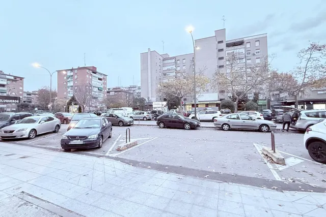 Este no es un aparcamiento cualquiera; es el mítico Garaje Villafontana. — 4