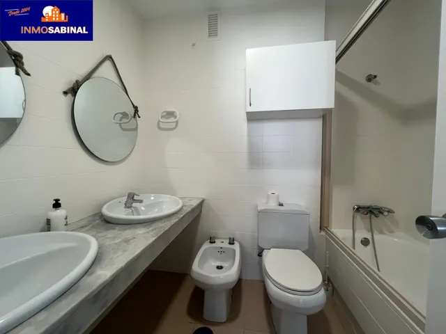 Impresionante Piso en Primera Línea de Playa en La Romanilla, Roquetas de Mar por €310.000 — 28