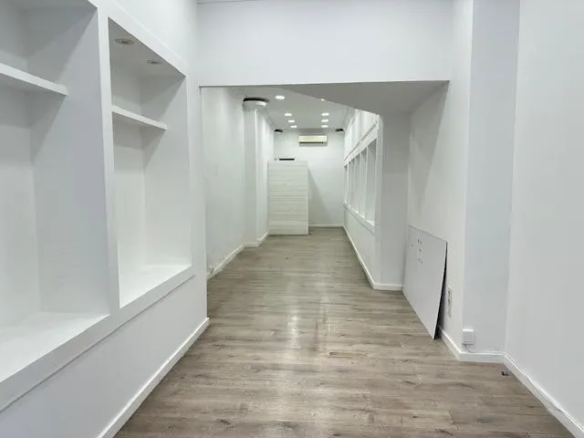 LOCAL COMERCIAL EN VENTA EN PLENO CENTRO DE MANRESA CALLE BORN
