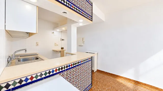 ¡Espectacular apartamento con terraza soleada junto al Helicóptero en Alcázar del Genil! — 7