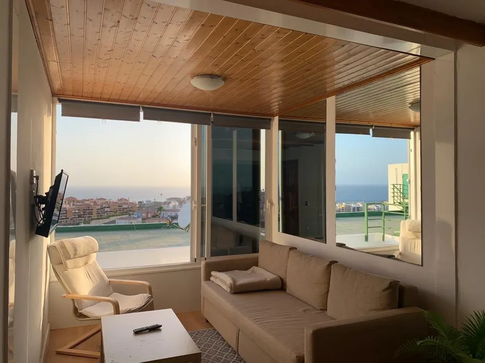 Coqueto apartamento reformado con vistas al mar en Loma Dos