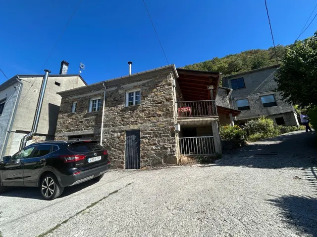 Encantadora Casa de Piedra en Villafranca del Bierzo por solo €65,000 — 2
