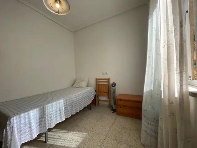 SE VENDE PISO ZONA ALTA — 26