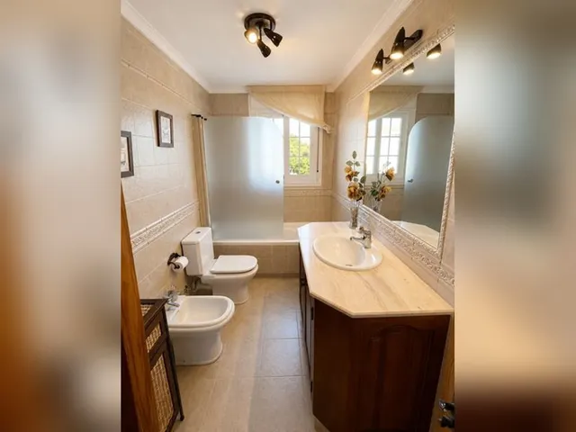 VENTA DE CASA ADOSADA EN ESTEPONA CON VISTAS AL MAR Y UBICACIÓN PRIVILEGIADA — 13