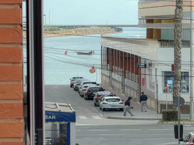 Acequion! Impresionante apartamento reformado con diseño vanguardista y toques rústicos + Enorme terraza con vistas laterales al mar y piscina comunitaria (150 mts playa) — 14