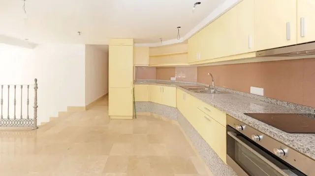 Chalet 5 habitaciones 919m² en venta - Puerto de la Torre — 46