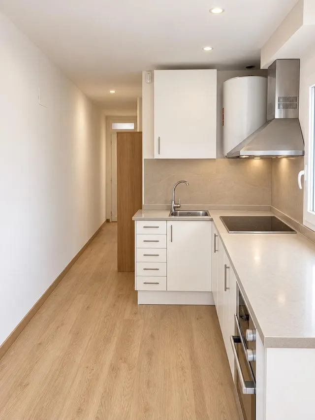 Descubre tu próximo hogar en Barcelona en calle Riera Alta — 12