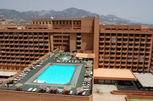 PISO EN VENTA EN FUENGIROLA, FRENTE AL PUERTO DEPORTIVO — 21